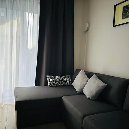 La Apartamentai Su Baseinu Ir Terasa