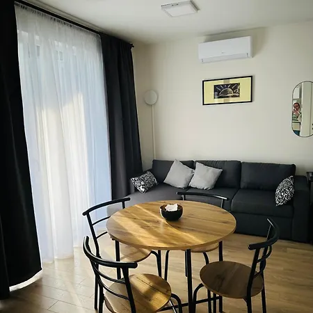 Apartman La Apartamentai Su Baseinu Ir Terasa