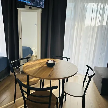 La Apartamentai Su Baseinu Ir Terasa