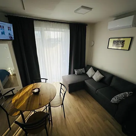 La Apartamentai Su Baseinu Ir Terasa Apartman *